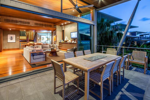Yacht Club Villa - Holiday Cairns 2