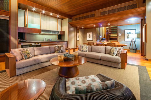 Yacht Club Villa - Holiday Cairns 1