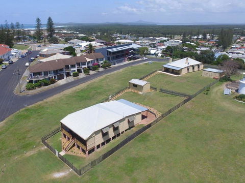 Yamba Pilot Cottage 1 - Pets Welcome - Close To Beach - Holiday Cairns 2