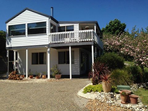 Yarra Glen Bed & Breakfast - Holiday Cairns 0