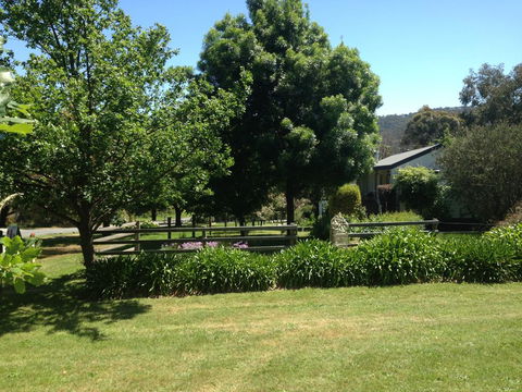 Yarra Glen Bed & Breakfast - Holiday Cairns 3