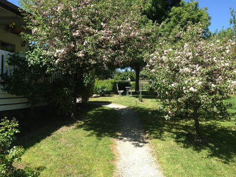 Yarra Glen Bed & Breakfast - Holiday Cairns 1