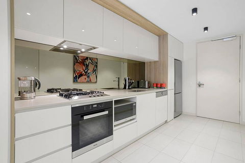 YARRA - YARRA Toorak Rd & Chapel St. Pool, Gym & Parking - Holiday Cairns 3