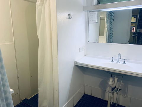 Yellow Submarine Backpackers - Holiday Cairns 1