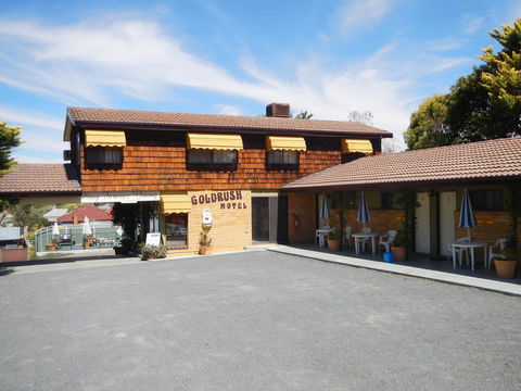 Young Goldrush Motel - Holiday Cairns 0
