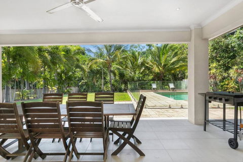 \'Coco Tierra\' Expansive Cairns Oasis With Pool - Holiday Cairns 3