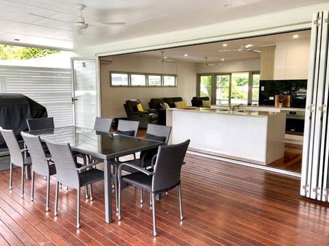 \'Perfect Pool House\' Idyllic Tropical Retreat - Holiday Cairns 1