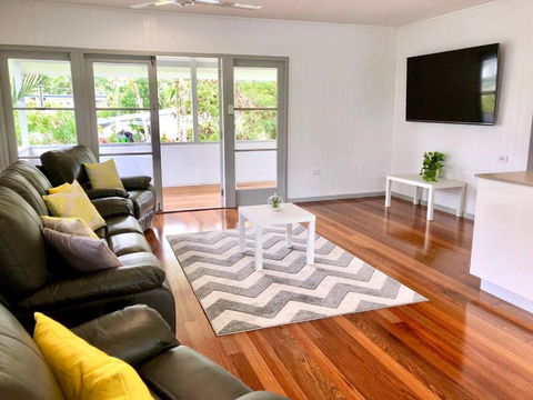 \'Perfect Pool House\' Idyllic Tropical Retreat - Holiday Cairns 3