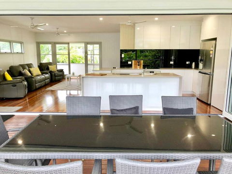 \'Perfect Pool House\' Idyllic Tropical Retreat - Holiday Cairns 4