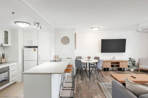 \'The Sand Dollar\' Central Cairns Chic Studio - Holiday Cairns 1