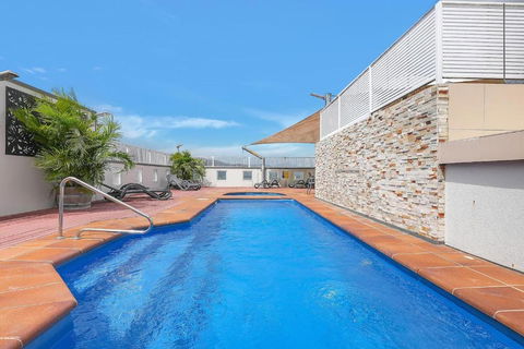 \'The Sand Dollar\' Central Cairns Chic Studio - Holiday Cairns 0