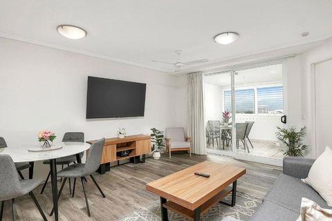 \'The Sand Dollar\' Central Cairns Chic Studio - Holiday Cairns 3