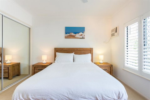 2br Amazing Beach-house - Holiday Cairns 0