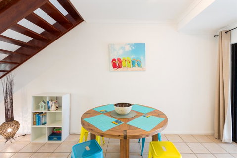 2br Amazing Beach-house - Holiday Cairns 1