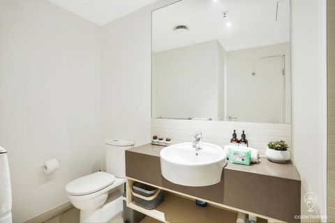 602 Harbour Lights With Ocean Views - Holiday Cairns 4