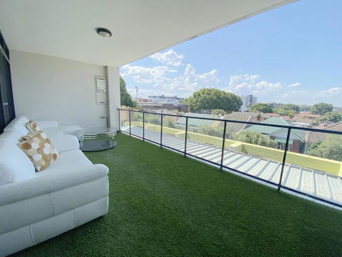 A Cozy 2B2B Apartment Near Airport & Train Station - Holiday Cairns 0