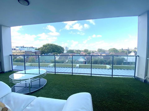 A Cozy 2B2B Apartment Near Airport & Train Station - Holiday Cairns 3