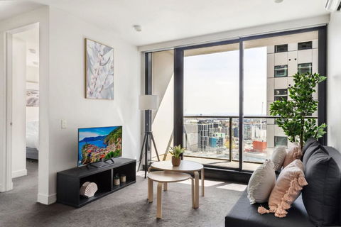 A 2BR Apt Near Melbourne Central Amazing Views - Holiday Cairns 1