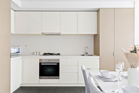 A 2BR Apt Near Melbourne Central Amazing Views - Holiday Cairns 2