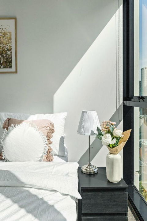 A 2BR Apt Near Melbourne Central Amazing Views - Holiday Cairns 3