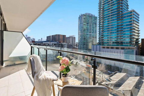 A 2BR Apt Near Shrine Of Remembrance FREE Parking - Holiday Cairns 0