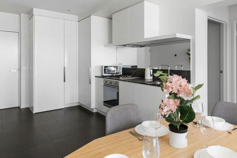 A 2BR Apt Near Shrine Of Remembrance FREE Parking - Holiday Cairns 4