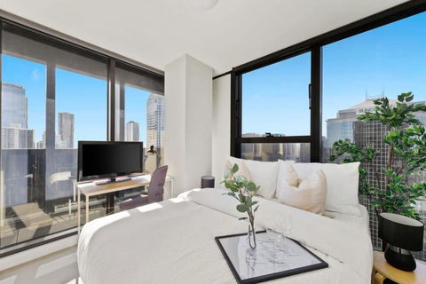 A 2BR Apt On Collins With City Views FREE Parking - Holiday Cairns 0