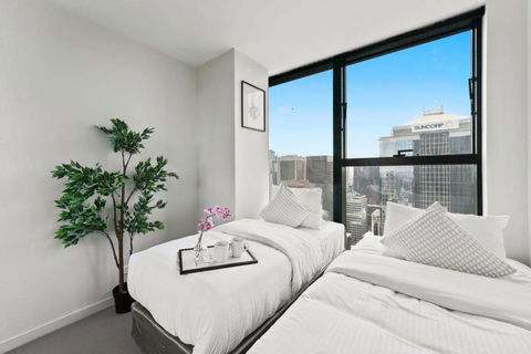 A 2BR Apt On Collins With City Views FREE Parking - Holiday Cairns 3
