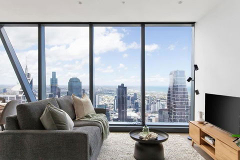 A 2BR Apt With Amazing City Views, FREE Parking - Holiday Cairns 0