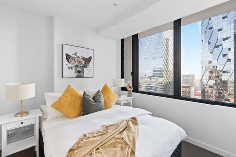 A 2BR Apt With City Views Next To Southern Cross - Holiday Cairns 0