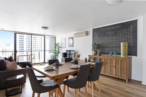 A 3BR Apt Next To Southern Cross FREE Parking - Holiday Cairns 0