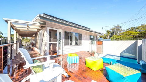 A Beachside Beauty With Pool - Holiday Cairns 2