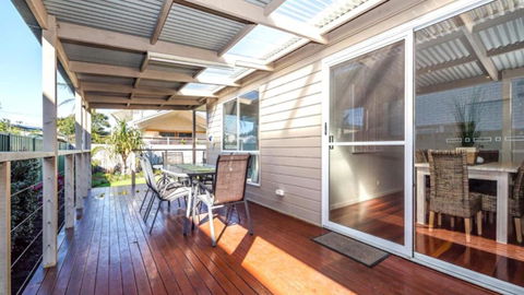 A Beachside Beauty With Pool - Holiday Cairns 3