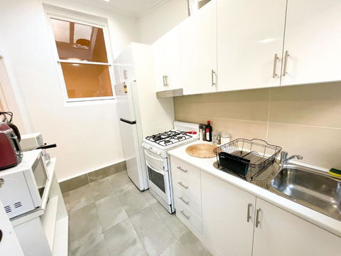 A Beautiful Terrace House With Parking & Courtyard - Holiday Cairns 2