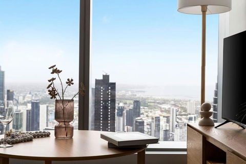 A Chic 2BR Apt With Panoramic Views FREE Parking - Holiday Cairns 0