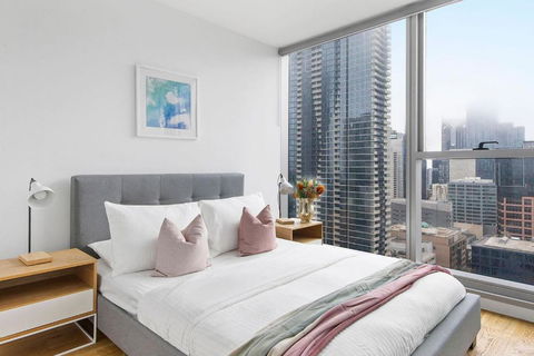A Chic & Lovely 2BR Apt CBD With City Views - Holiday Cairns 0