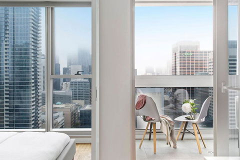 A Chic & Lovely 2BR Apt CBD With City Views - Holiday Cairns 4