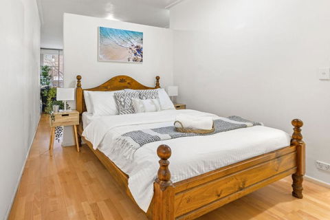 A Chic Studio Right Next To Darling Harbour - Holiday Cairns 1