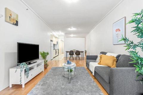 A Chic Studio Right Next To Darling Harbour - Holiday Cairns 0