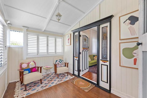 A Colourful Life 4Bed-2Bath-1Car - Queenslander - Holiday Cairns 3