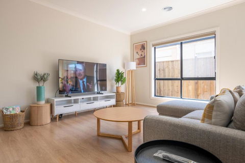 A Cosy 5Beds House In The Clyde - Holiday Cairns 1