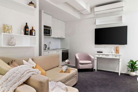 A Cozy CBD Studio Near Melbourne Central - Holiday Cairns 4