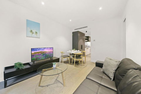 A Cozy & Lovely 2BR Apt Near Melbourne Central - Holiday Cairns 0