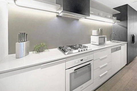 A Cozy & Lovely 2BR Apt Near Melbourne Central - Holiday Cairns 3