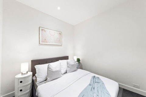 A Cozy & Lovely 2BR Apt Near Melbourne Central - Holiday Cairns 4