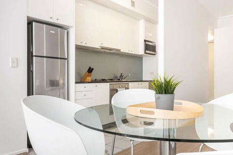 A Cozy & Modern Studio Right Next To Darling Harbour - Holiday Cairns 4