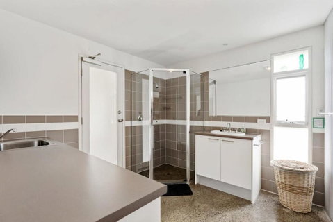 Absolute Luxury Beachfront - Middleton - BYO Linen - Holiday Cairns 4