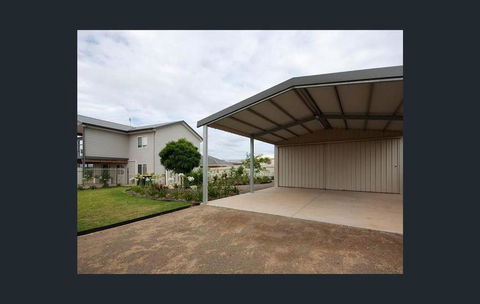 Agape Holiday Home With Pool Table ,NBN Internet - Holiday Cairns 2