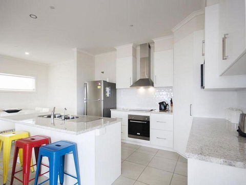 Agape Holiday Home With Pool Table ,NBN Internet - Holiday Cairns 4