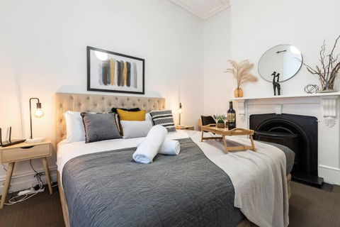 A Carlton Classic - Quaint Inner-City Getaway - Holiday Cairns 1